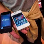 Apple trabaja en iPhone barato para China y países emergentes
Estos son los actuales tamaños de los modelos iPhone 5 y 4, respectivamente / Archivo AFP
