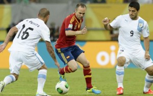 España vence a Uruguay en apertura del Grupo B de la Confederaciones