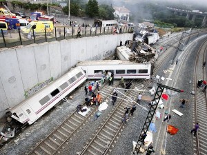 España, conmocionada, se interroga sobre causas de catástrofe ferroviaria