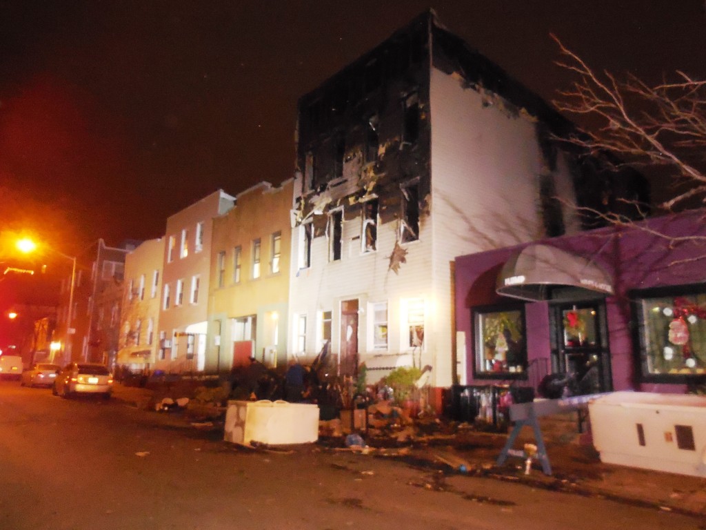 Incendio mortal en edificio en Williamsburg